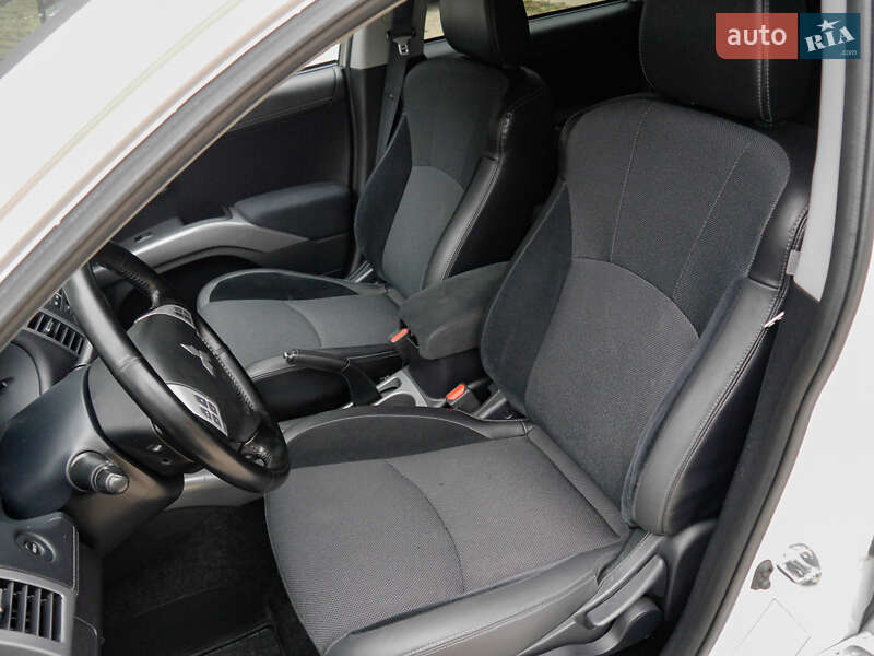 Внедорожник / Кроссовер Mitsubishi Outlander 2010 в Бродах