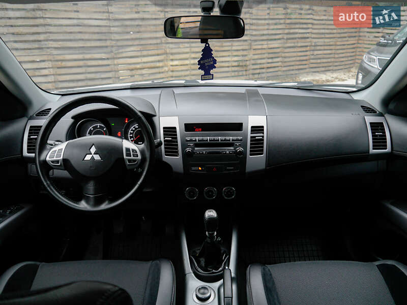 Внедорожник / Кроссовер Mitsubishi Outlander 2010 в Бродах