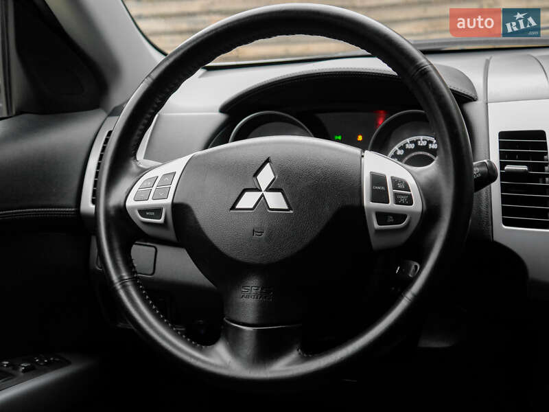 Внедорожник / Кроссовер Mitsubishi Outlander 2010 в Бродах