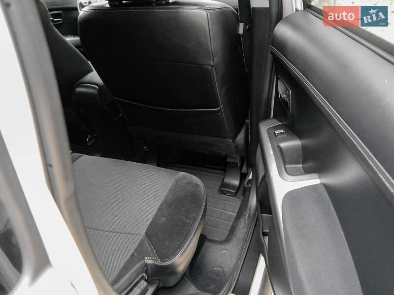 Внедорожник / Кроссовер Mitsubishi Outlander 2010 в Бродах