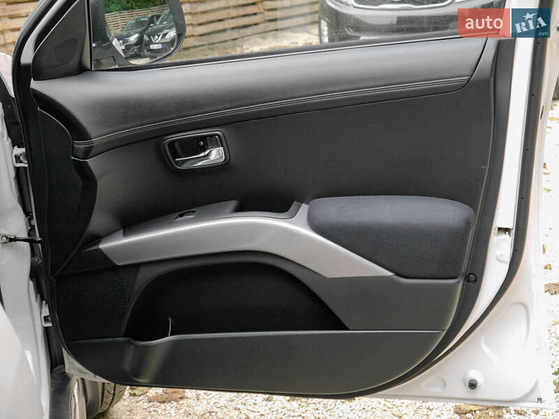 Внедорожник / Кроссовер Mitsubishi Outlander 2010 в Бродах