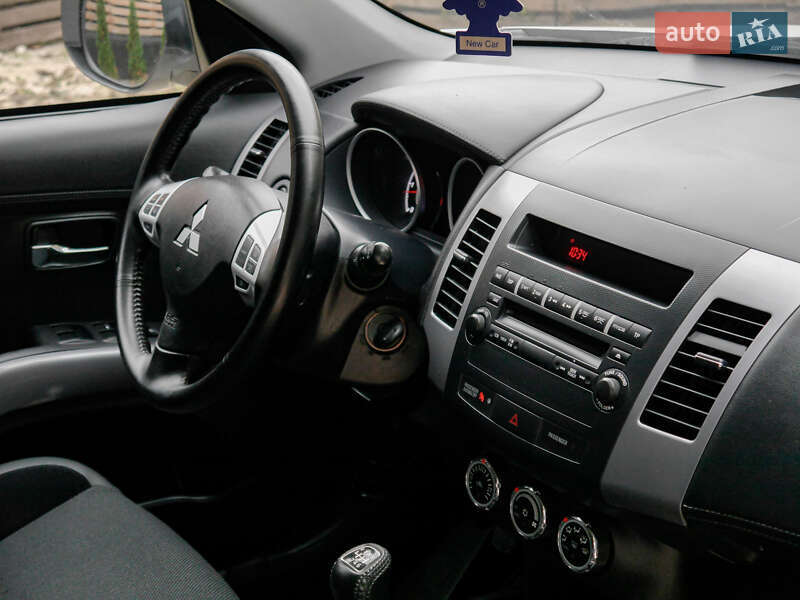 Внедорожник / Кроссовер Mitsubishi Outlander 2010 в Бродах