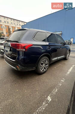 Внедорожник / Кроссовер Mitsubishi Outlander 2015 в 