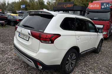 Внедорожник / Кроссовер Mitsubishi Outlander 2020 в 