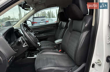 Внедорожник / Кроссовер Mitsubishi Outlander 2020 в 