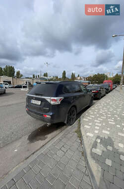 Позашляховик / Кросовер Mitsubishi Outlander 2013 в 