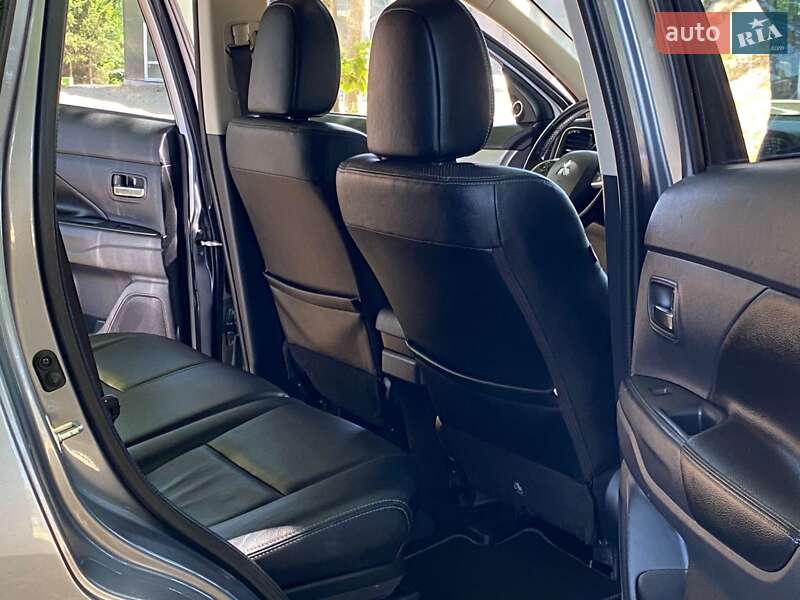 Внедорожник / Кроссовер Mitsubishi Outlander 2013 в Калуше