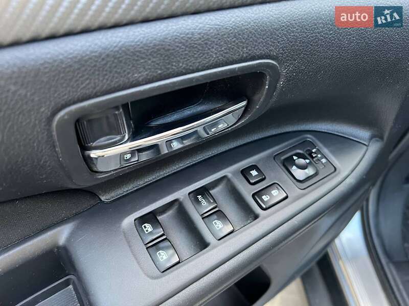 Позашляховик / Кросовер Mitsubishi Outlander 2017 в Львові фото 16 Позашляховик / Кросовер Mitsubishi Outlander 2017 в Львові
