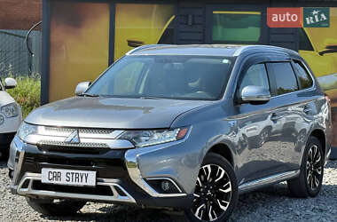 Внедорожник / Кроссовер Mitsubishi Outlander 2018 в 