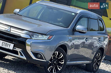 Внедорожник / Кроссовер Mitsubishi Outlander 2018 в 