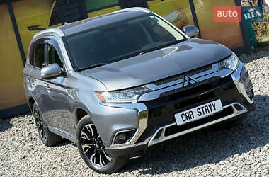 Внедорожник / Кроссовер Mitsubishi Outlander 2018 в 