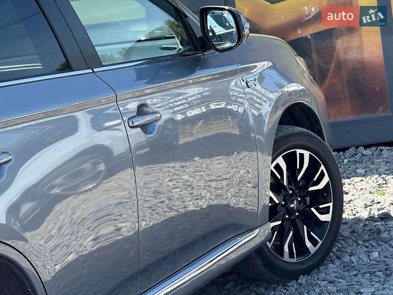 Внедорожник / Кроссовер Mitsubishi Outlander 2018 в Стрые
