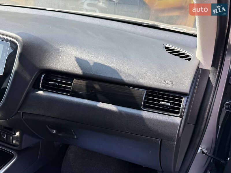Внедорожник / Кроссовер Mitsubishi Outlander 2018 в Стрые