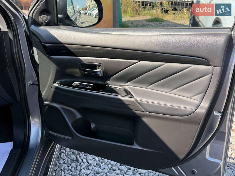 Внедорожник / Кроссовер Mitsubishi Outlander 2018 в Стрые