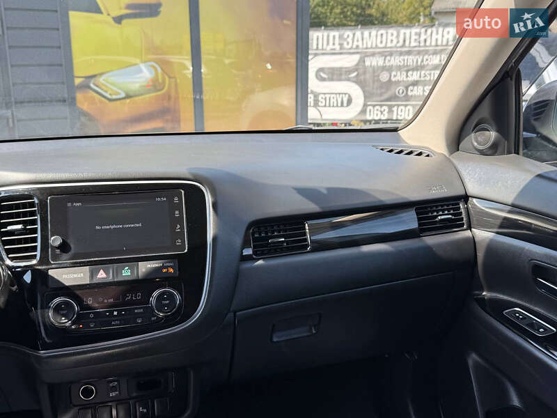 Внедорожник / Кроссовер Mitsubishi Outlander 2018 в Стрые