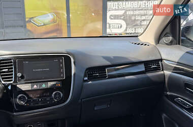Внедорожник / Кроссовер Mitsubishi Outlander 2018 в 