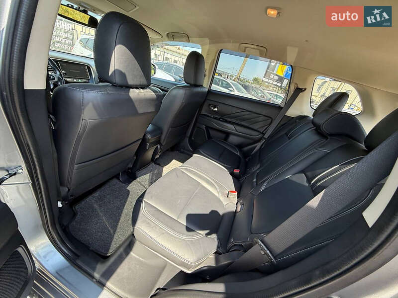 Внедорожник / Кроссовер Mitsubishi Outlander 2018 в Стрые