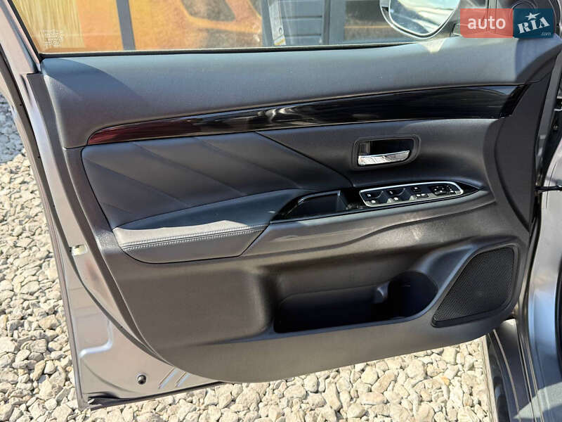 Внедорожник / Кроссовер Mitsubishi Outlander 2018 в Стрые