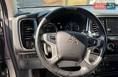 Внедорожник / Кроссовер Mitsubishi Outlander 2018 в 