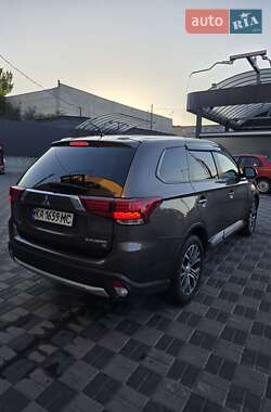 Внедорожник / Кроссовер Mitsubishi Outlander 2015 в 