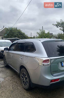 Внедорожник / Кроссовер Mitsubishi Outlander 2012 в 