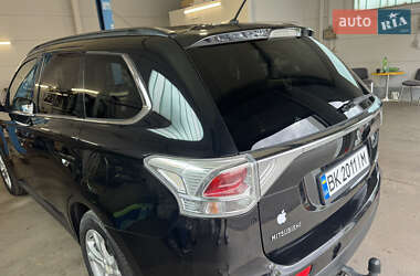 Внедорожник / Кроссовер Mitsubishi Outlander 2012 в 