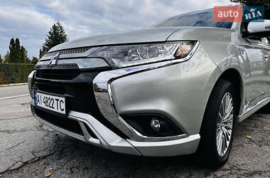 Внедорожник / Кроссовер Mitsubishi Outlander 2022 в 