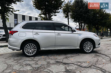 Внедорожник / Кроссовер Mitsubishi Outlander 2022 в 