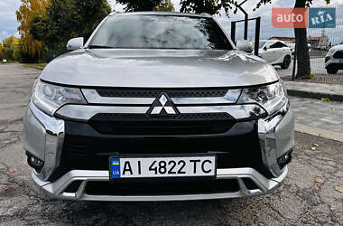 Внедорожник / Кроссовер Mitsubishi Outlander 2022 в 