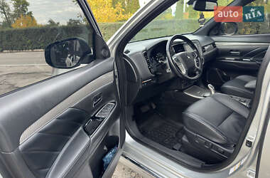 Внедорожник / Кроссовер Mitsubishi Outlander 2022 в 