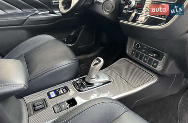 Внедорожник / Кроссовер Mitsubishi Outlander 2022 в 