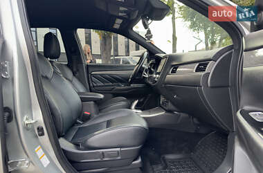 Внедорожник / Кроссовер Mitsubishi Outlander 2022 в 
