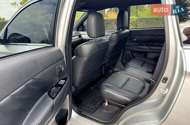 Внедорожник / Кроссовер Mitsubishi Outlander 2022 в 