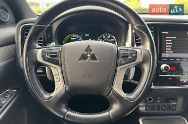Внедорожник / Кроссовер Mitsubishi Outlander 2022 в 