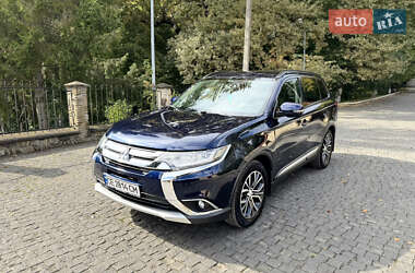 Позашляховик / Кросовер Mitsubishi Outlander 2016 в Чернівцях
