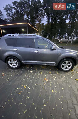 Внедорожник / Кроссовер Mitsubishi Outlander 2009 в 
