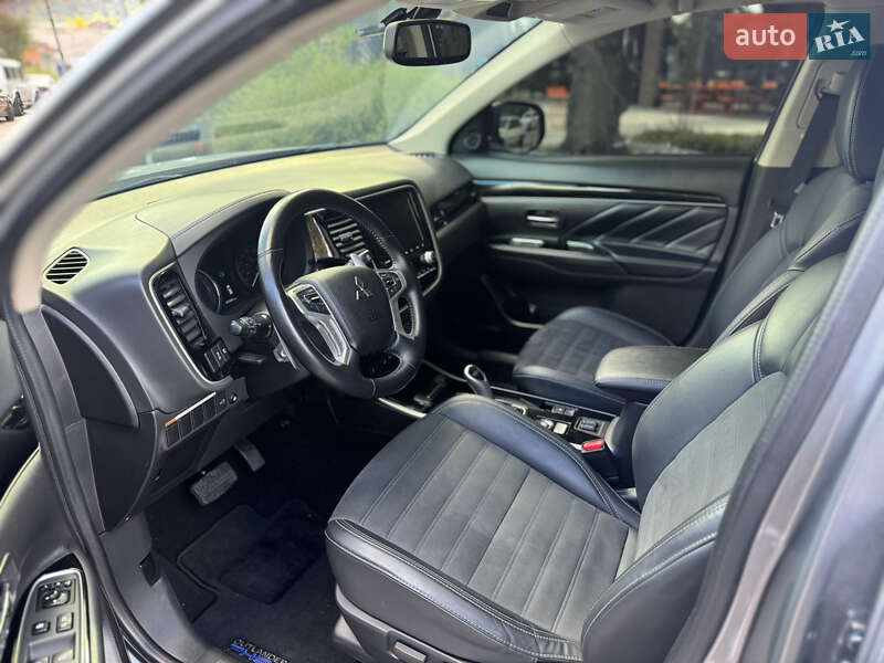 Внедорожник / Кроссовер Mitsubishi Outlander 2020 в Львове