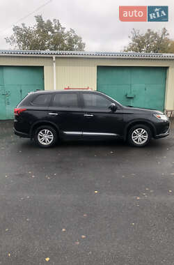 Внедорожник / Кроссовер Mitsubishi Outlander 2018 в 