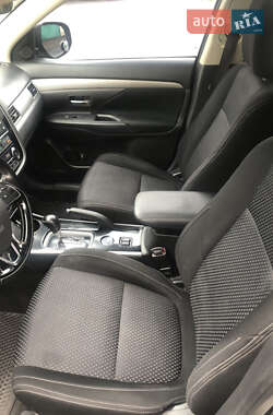 Внедорожник / Кроссовер Mitsubishi Outlander 2018 в 