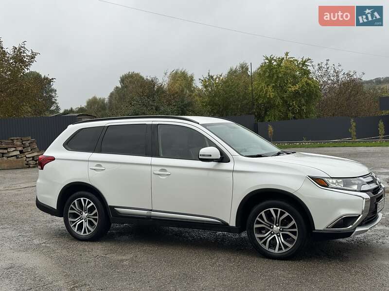 Позашляховик / Кросовер Mitsubishi Outlander 2016 в Тернополі