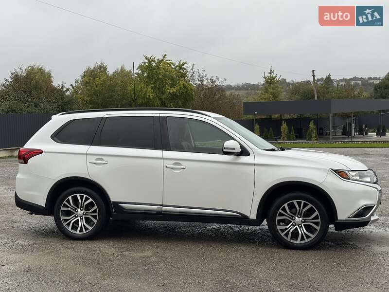 Позашляховик / Кросовер Mitsubishi Outlander 2016 в Тернополі