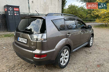 Внедорожник / Кроссовер Mitsubishi Outlander 2011 в 