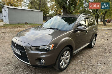 Внедорожник / Кроссовер Mitsubishi Outlander 2011 в 