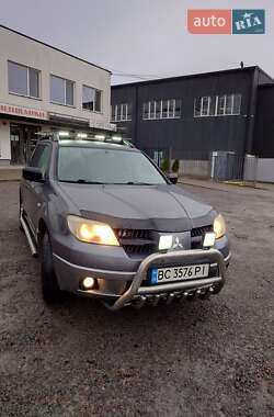 Внедорожник / Кроссовер Mitsubishi Outlander 2006 в  фото 4 Внедорожник / Кроссовер Mitsubishi Outlander 2006 в