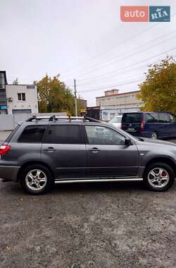 Внедорожник / Кроссовер Mitsubishi Outlander 2006 в  фото 8 Внедорожник / Кроссовер Mitsubishi Outlander 2006 в