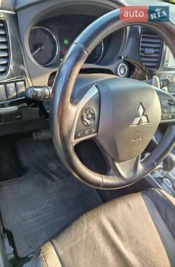 Внедорожник / Кроссовер Mitsubishi Outlander 2014 в 