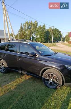 Внедорожник / Кроссовер Mitsubishi Outlander 2014 в 