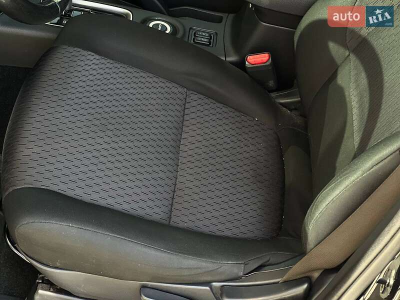 Внедорожник / Кроссовер Mitsubishi Outlander 2012 в Киеве