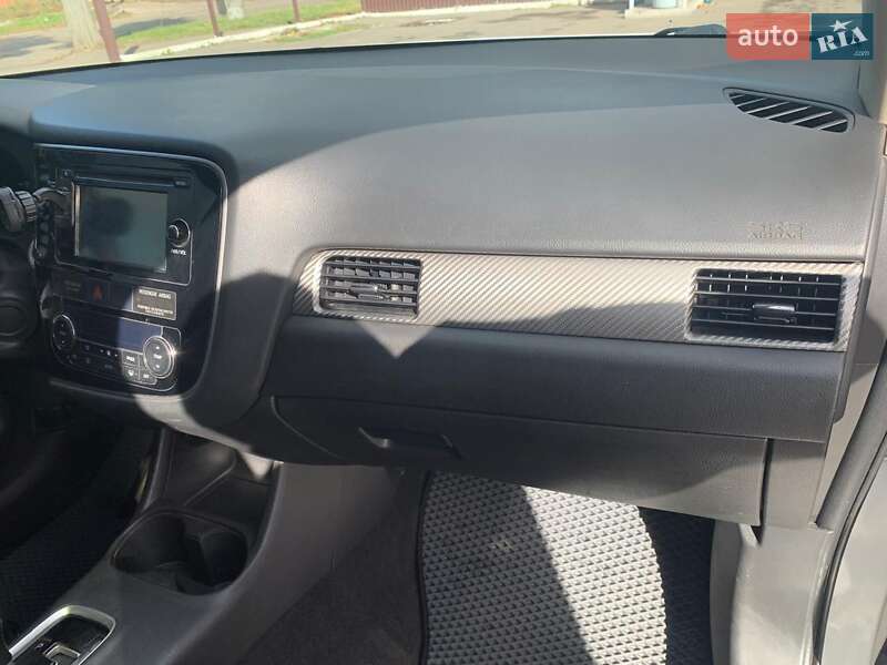 Позашляховик / Кросовер Mitsubishi Outlander 2014 в Мені