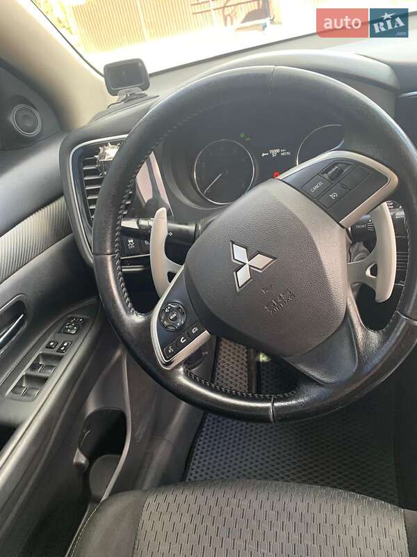 Позашляховик / Кросовер Mitsubishi Outlander 2014 в Мені